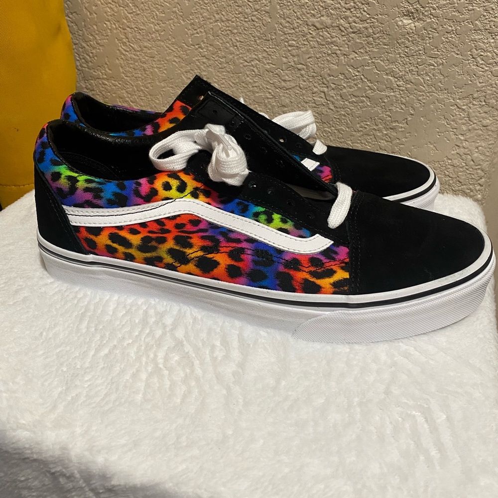 MULTI COLORED VANS SIZE 10